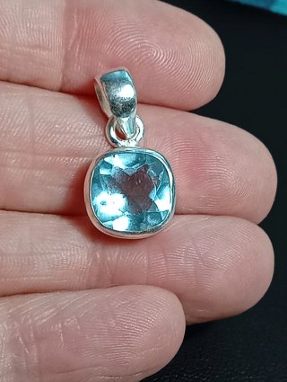 Colgante en plata de ley piedra topacio