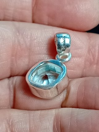 Colgante en plata de ley piedra topacio