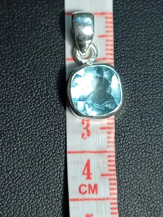 Colgante en plata de ley piedra topacio