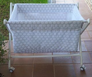 Minicuna plegable con colchón y colcha