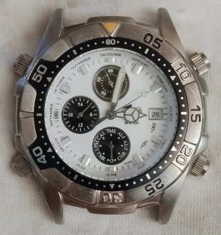 Lotto di 4 scatole di orologi Lotus con quadranti per riparazione