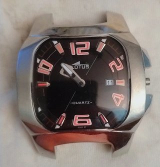Lotto di 4 scatole di orologi Lotus con quadranti per riparazione