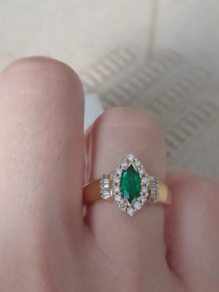 Anillo Oro Amarillo Esmeralda y Diamantes