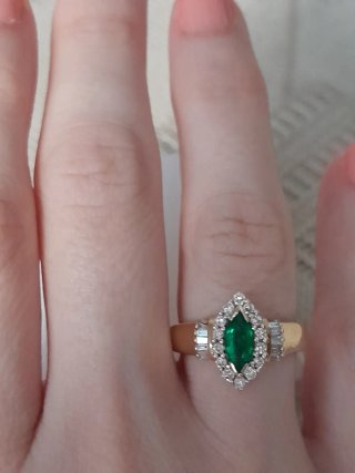 Anillo Oro Amarillo Esmeralda y Diamantes