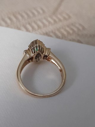 Anillo Oro Amarillo Esmeralda y Diamantes