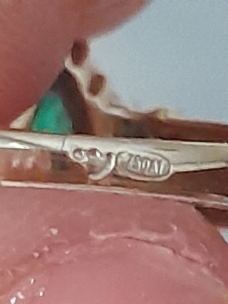 Anillo Oro Amarillo Esmeralda y Diamantes
