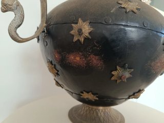 Jarrón antiguo metal dragones estrellas
