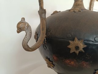 Jarrón antiguo metal dragones estrellas