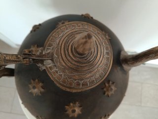 Jarrón antiguo metal dragones estrellas