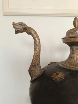 Jarrón antiguo metal dragones estrellas