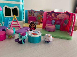 Casa de muñecas Gaby con 4 habitaciones completas
