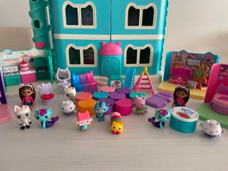 Casa de muñecas Gaby con 4 habitaciones completas