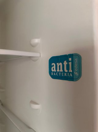 Nevera blanca con congelador