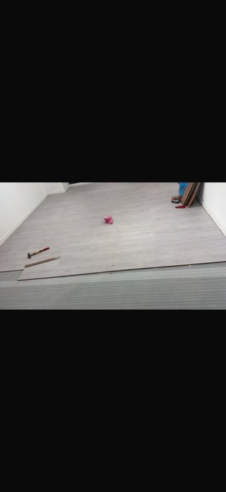 Parquet flotante gris claro Todo tarbajo de madera