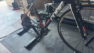 Bicicleta CUBE Attain Carbono e Ruota Zwift Hub