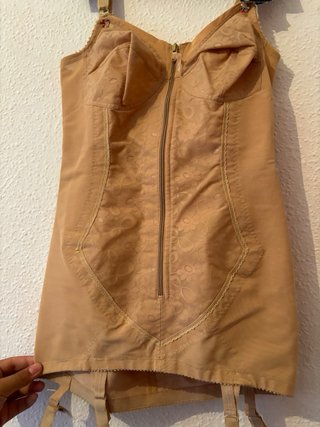 Faja reductora beige con cremallera