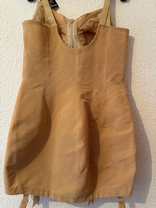 Faja reductora beige con cremallera