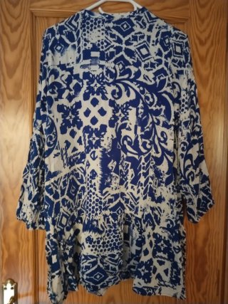 Blusón vestido Zara estampado azul y beige