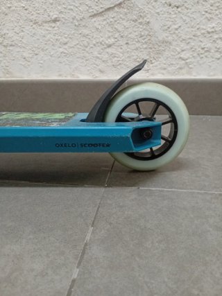 Patín Scooter Oxelo Azul y Negro