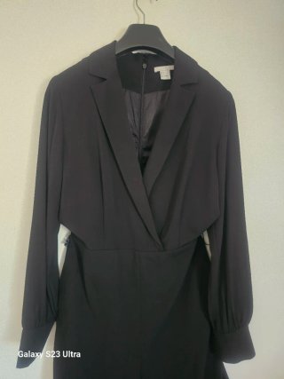 Mono negro estilo blazer