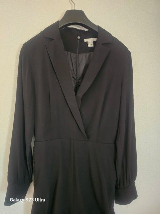 Mono negro estilo blazer