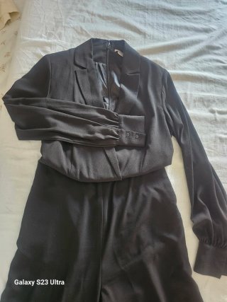 Mono negro estilo blazer