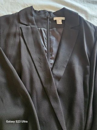 Mono negro estilo blazer