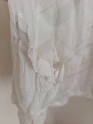 Blusa Ulla Popken blanca y gris.