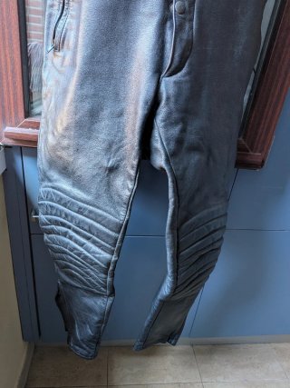 Lote de dos chamarras y dos pantalones para moto