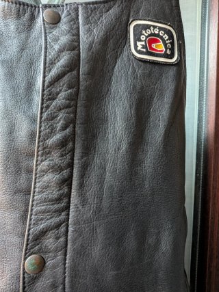 Lote de dos chamarras y dos pantalones para moto