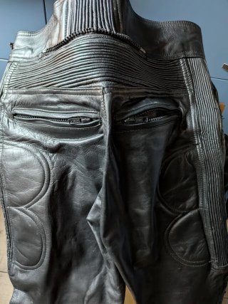 Lote de dos chamarras y dos pantalones para moto