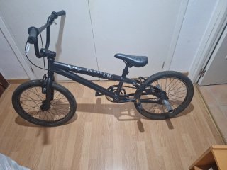 Bicicleta BMX B-Pro 20 con estriberas