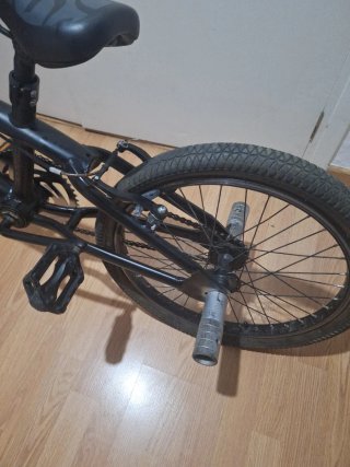 Bicicleta BMX B-Pro 20 con estriberas