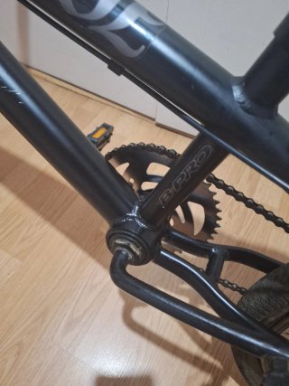 Bicicleta BMX B-Pro 20 con estriberas