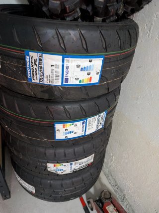 Neumáticos Yokohama Advan 225/45R16 93W