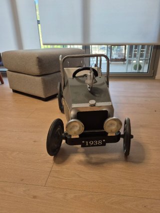 Coche de pedales Baghera