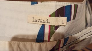 Falda blanca con círculos