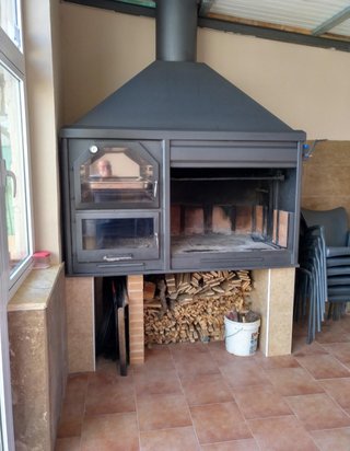 Barbacoa con horno para pizza