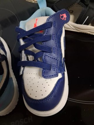 Deportiva  NIKE y regalo sandalias n° 25
