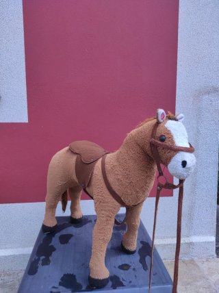 Caballo de montar infantil con silla