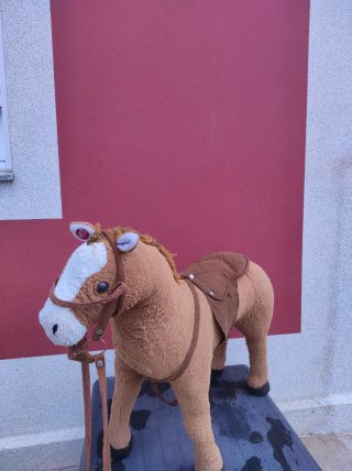 Caballo de montar infantil con silla