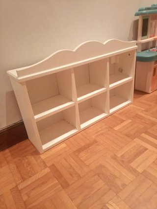 Estantería blanca de madera