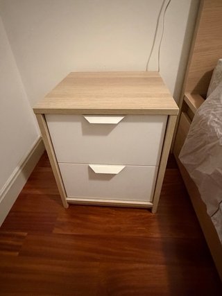 Cama IKEA roble con 4 cajones y 2 mesitas