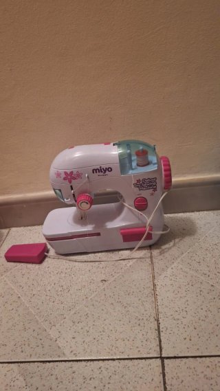 Máquina de coser de juguete Miyo