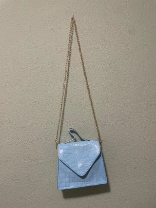 Bolso azul efecto piel cocodrilo