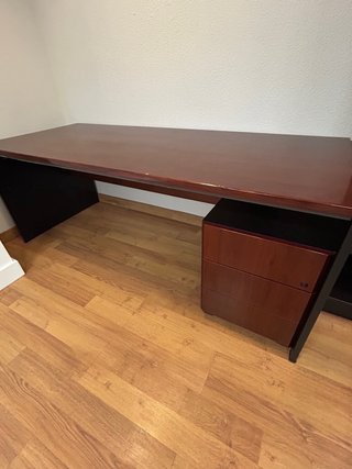 Mesa de despacho madera cerezo y negro