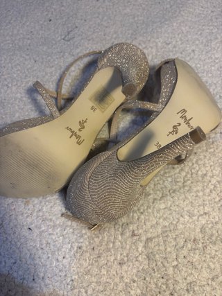 Sandalias doradas tacón alto Missguided
