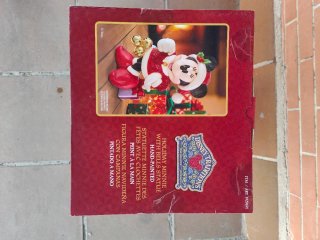 Figura Minnie Mouse Navideña con Cascabeles