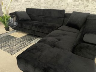 Sofá-rinconera en negro terciopelo