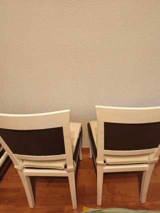 4 Sillas de Madera Blancas y Marrones